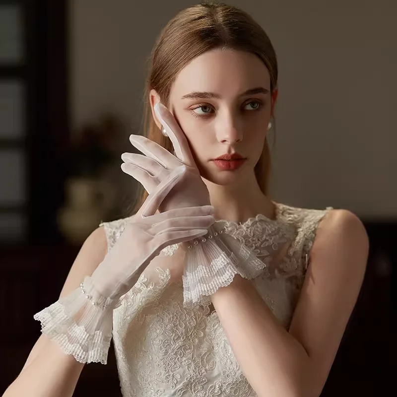 Gants blancs courts en dentelle avec bord à volants pour femmes, gants faits à la main pour les patients de mariage, mains de poignet pour les fêtes de Rhde reconstitution historique, WG112