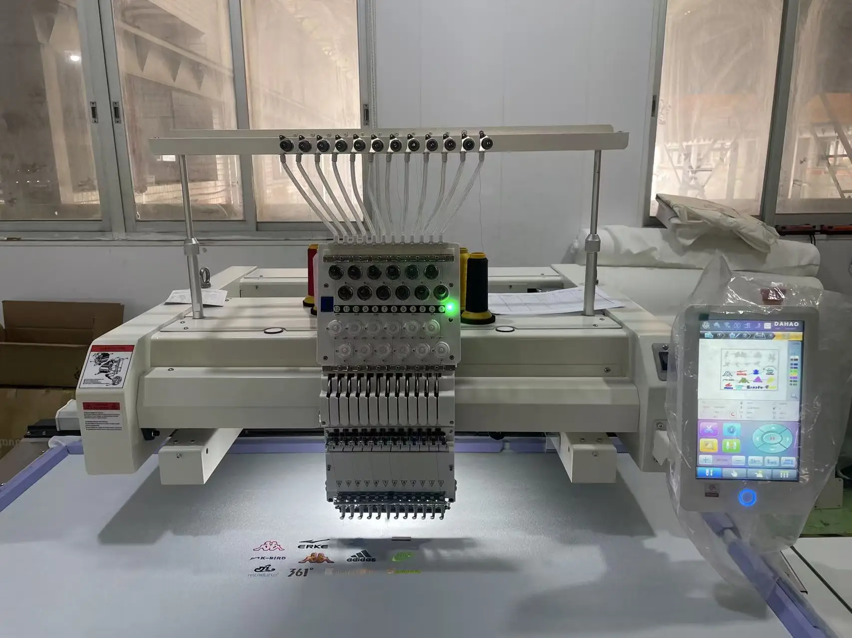Yonthin Commercial 1200 RPM Computer 12 Needle Single 1 Head Embroidery Machine Computerized with 1200*600 mm