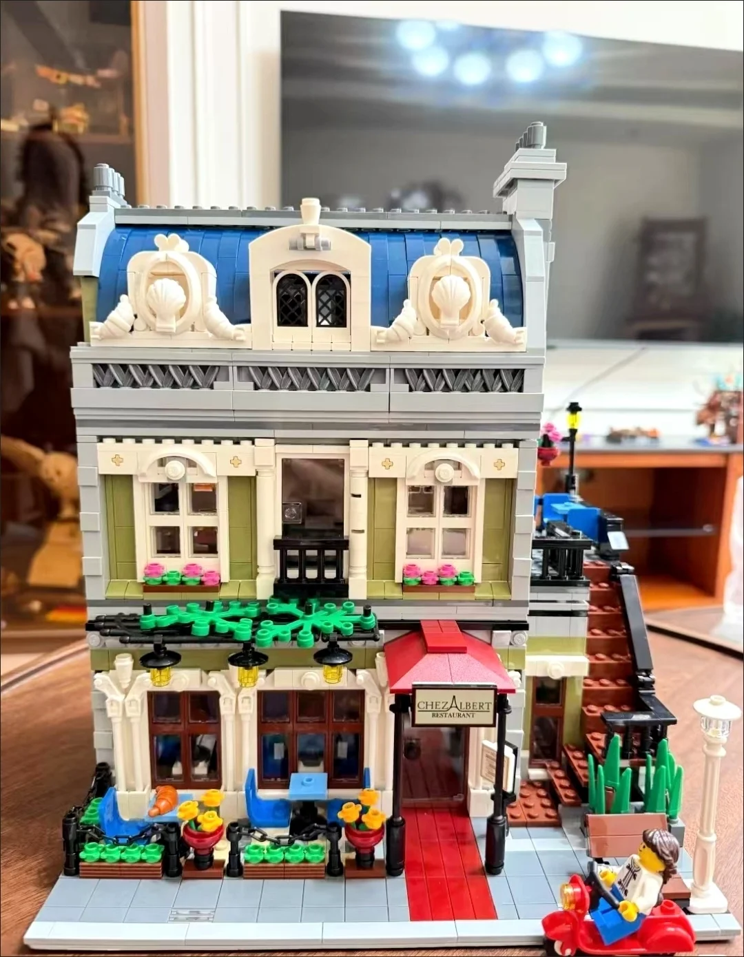 クリエイティブなストリートビューのパリのレストランビルディングブロック建築モデル組み立てレンガのおもちゃ子供大人のためのクリスマスギフト