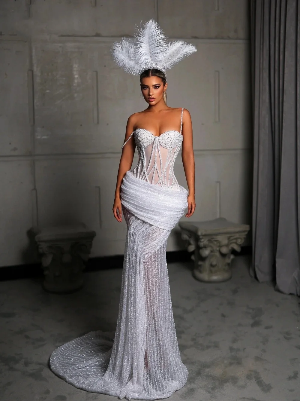 Vestidos de novia de lujo con tirantes finos para mujer, vestidos de novia sexis de encaje con cuentas, vestido de novia de cristal con suelo de barrido personalizado