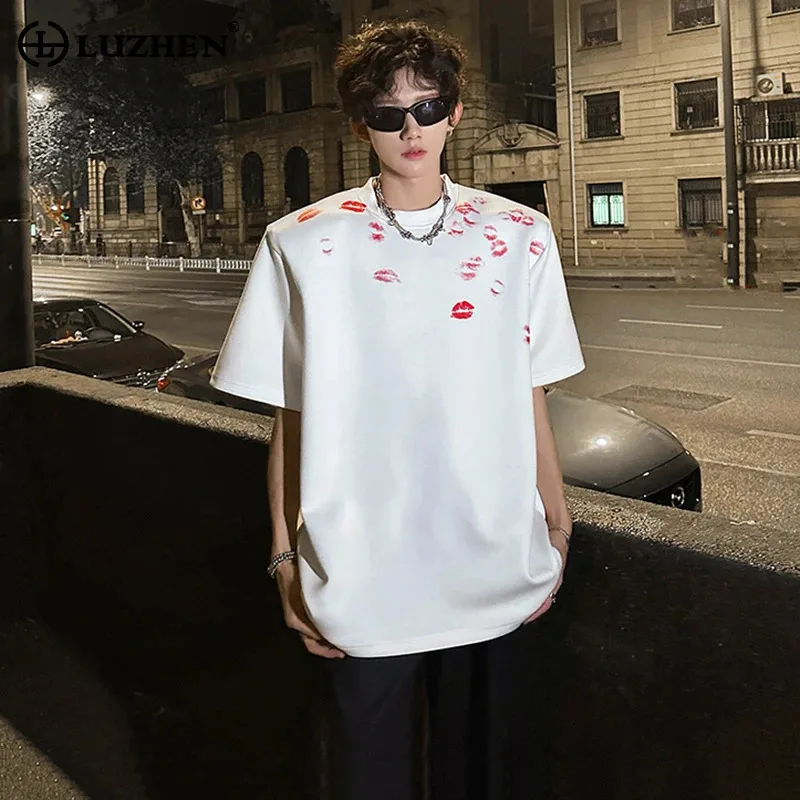 

LUZHEN Lip Print Pattern Shoulder Pad Design Detachable Casual T-shirt Men's 2025 Summer Loose Handsome Short Sleeve Tops JY2778