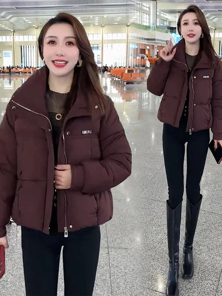 

Женская утепленная хлопковая куртка-пуховик в корейском стиле, новая модная модель, укороченная, теплая, свободного кроя, на молнии, для небольших размеров