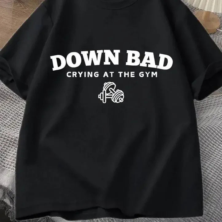 2025 Poetas Torturadas Camiseta Down Bad Crying At The Gym Camisetas Gráficas Mulheres Verão Treino Camiseta Manga Curta