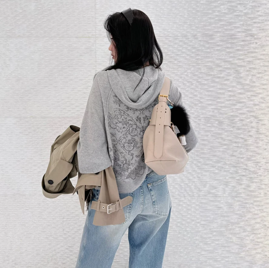 

Cisas Series Luxury Women's Faion Set Camere Knitted Sweater And Casual Straight Leg Pants Warm And Rich Floral Design