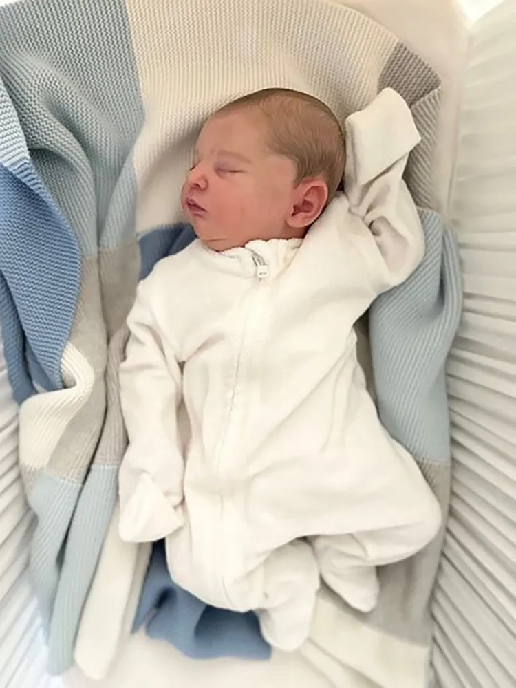 48CM Laura Miękki Materiałowy Ciało Śpiące Reborn Realistyczny Wielowarstwowy Malowany Skóra 3D z Widocznymi Żyłkami Ręcznie Malowane Włosy