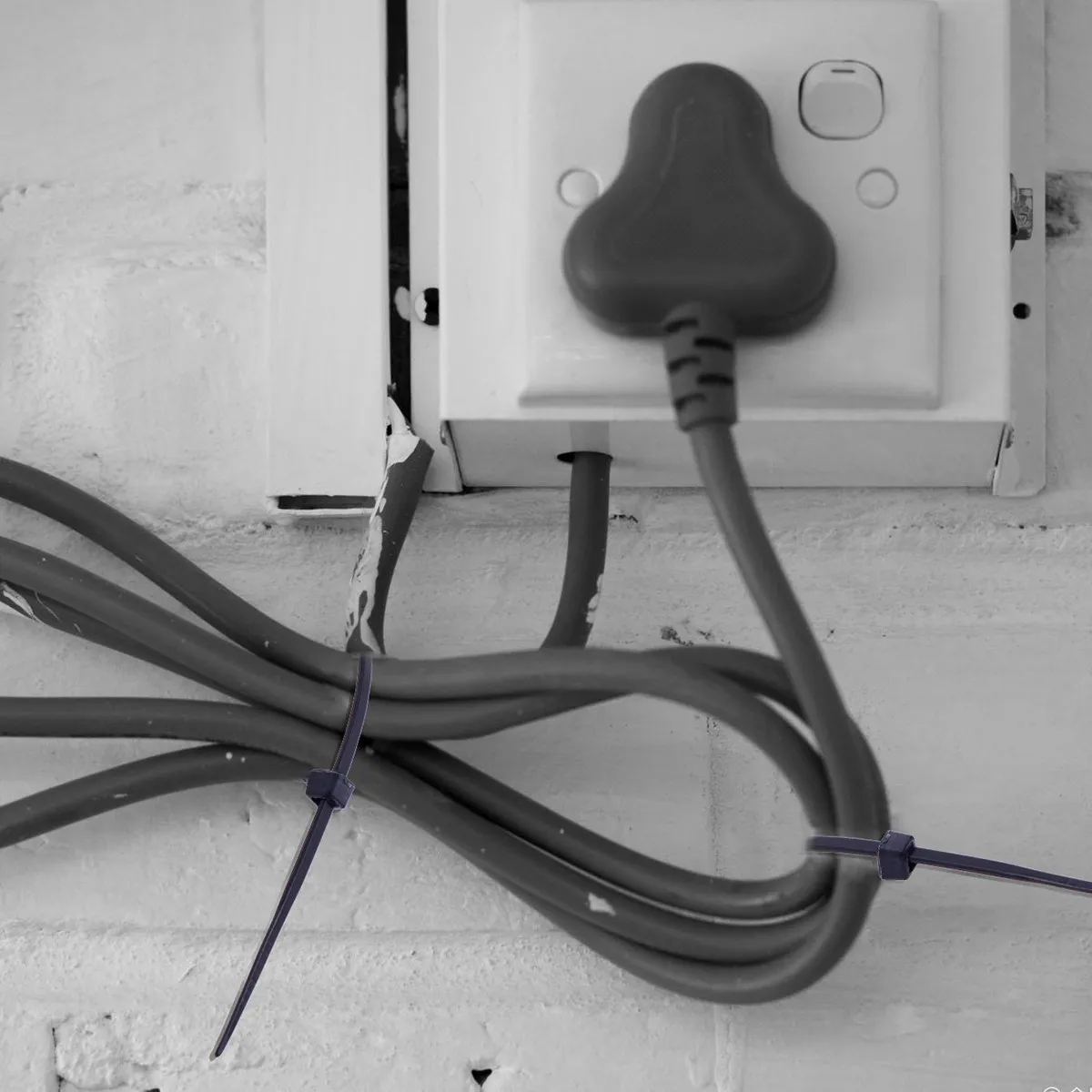 Adhesive Cable Tie Holders with Sliding Lock Design High Toughness Oil Alkali Uv Resistant Wire Tie Base Holders Black
