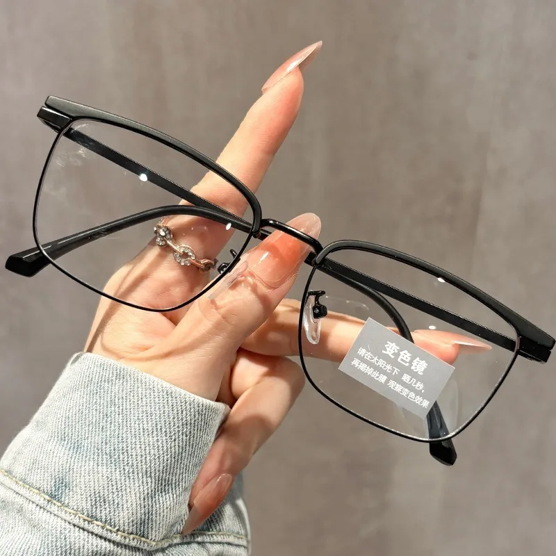 Retro Gray Anti Blue Light High-end Frame with Small Face Display and Photosensitive Color Changing Glasses