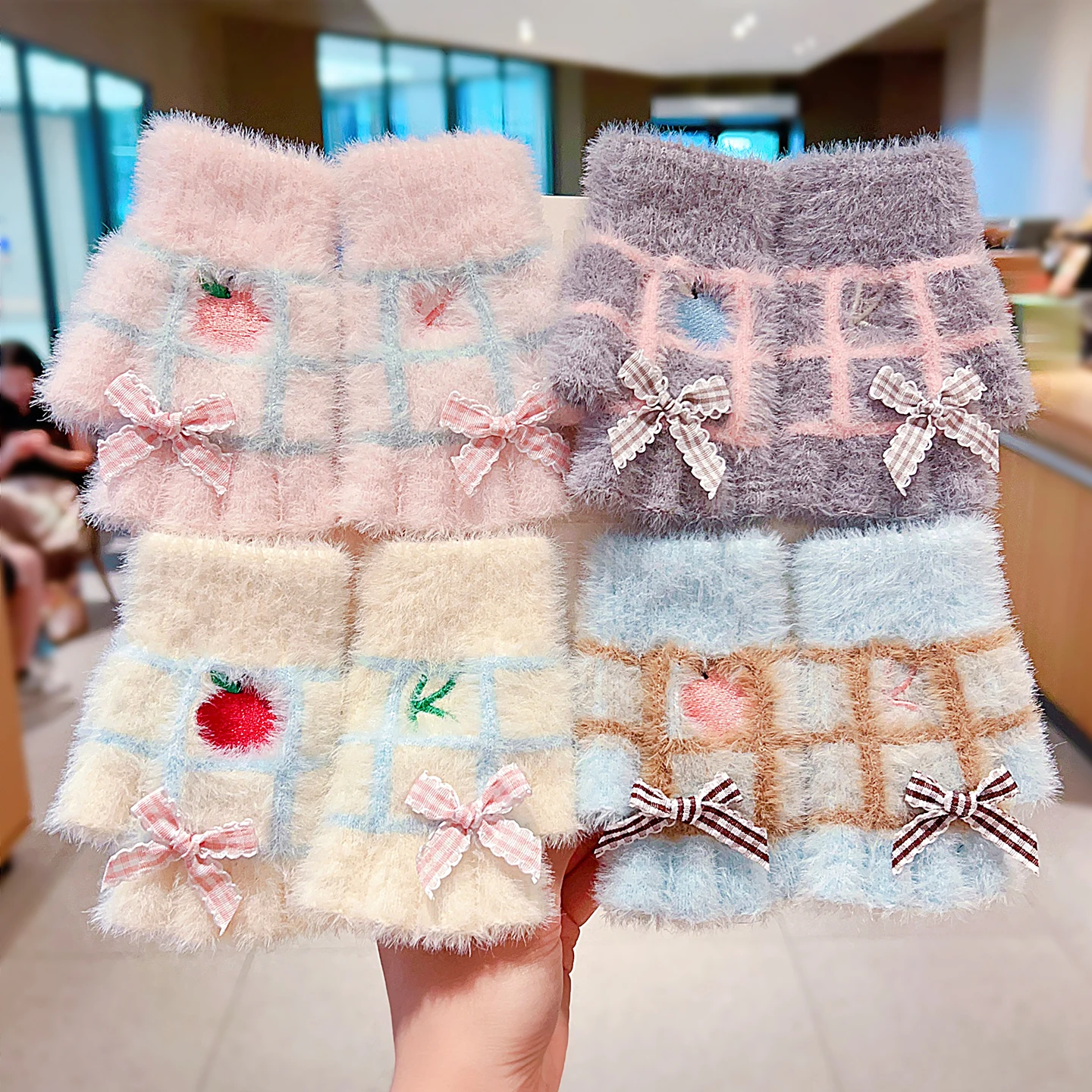 6-12 Jahre, koreanische Mode, karierte Handschuhe mit Schleife und halben Fingern für Mädchen und Jungen, warme, plüschige, umwandelbare Handschuhe für den Winter, Outdoor-Handschuhe. – Detail 1