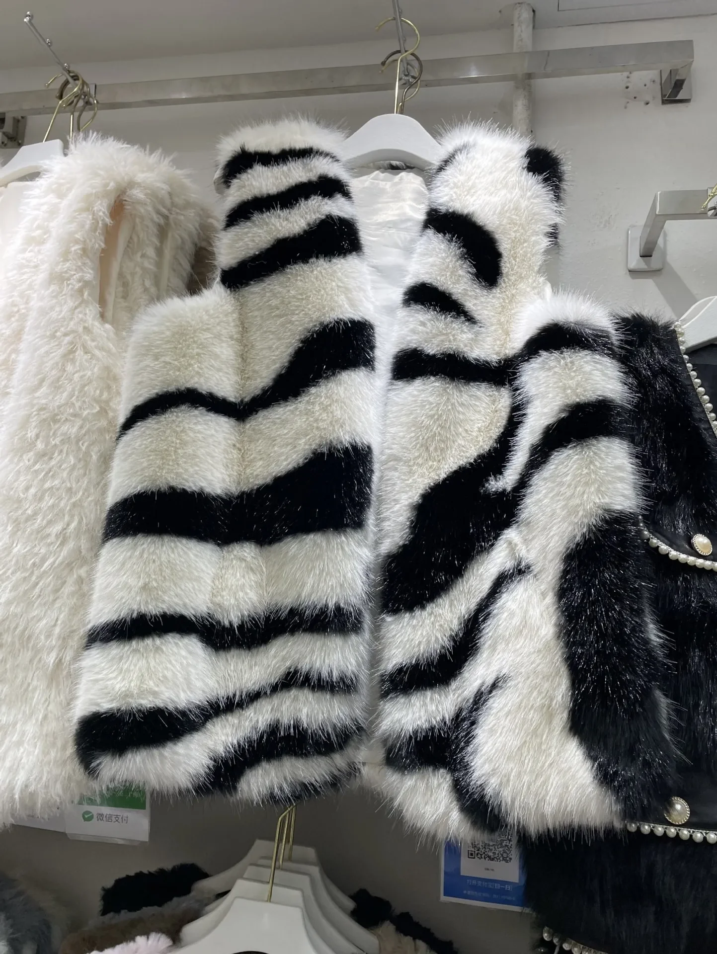 Faux Fur Vest Female Autumn Winter Retro Zebra Pattern Mink Ox Fur Plush Sleeveless Coat for Women Winter Thick Warm Outerwear