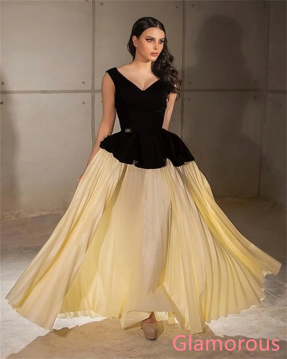 أزياء مخصصة فستان سهرة شيفون أصفر على شكل حرف v وأكمام قصيرة بدون أكمام فستان العودة للوطن فساتين المشاهير مفتوحة الظهر