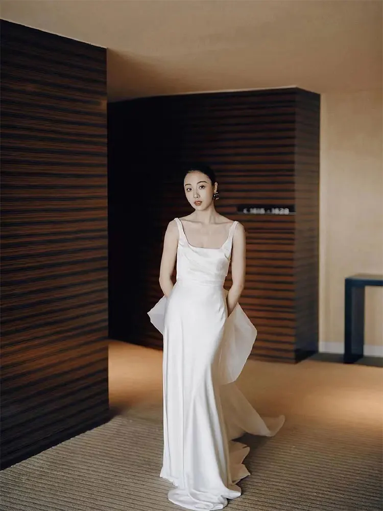 

Белый атласный халат Ele без бретелек для свадьбы, утренний халат, легкое драпированное платье для повседневной носки, свадебных свиданий, вечеринок и банкетов