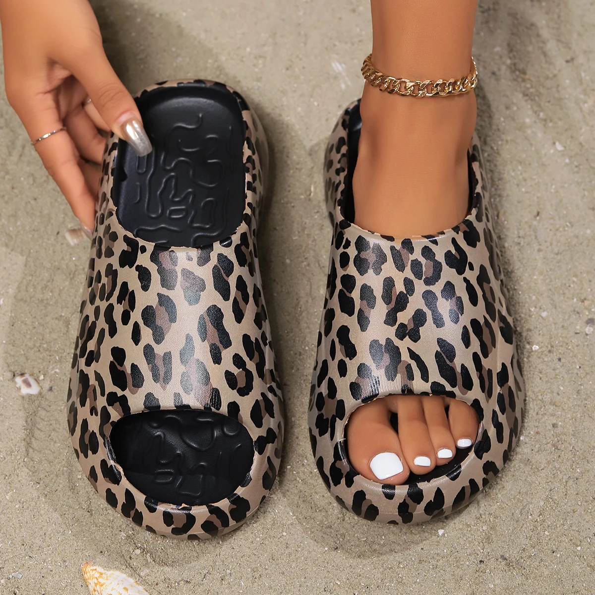 New Style Printed Platform Slippers for Women Graffiti Leopard Print Vacation Beach Sandals Cashew Nut