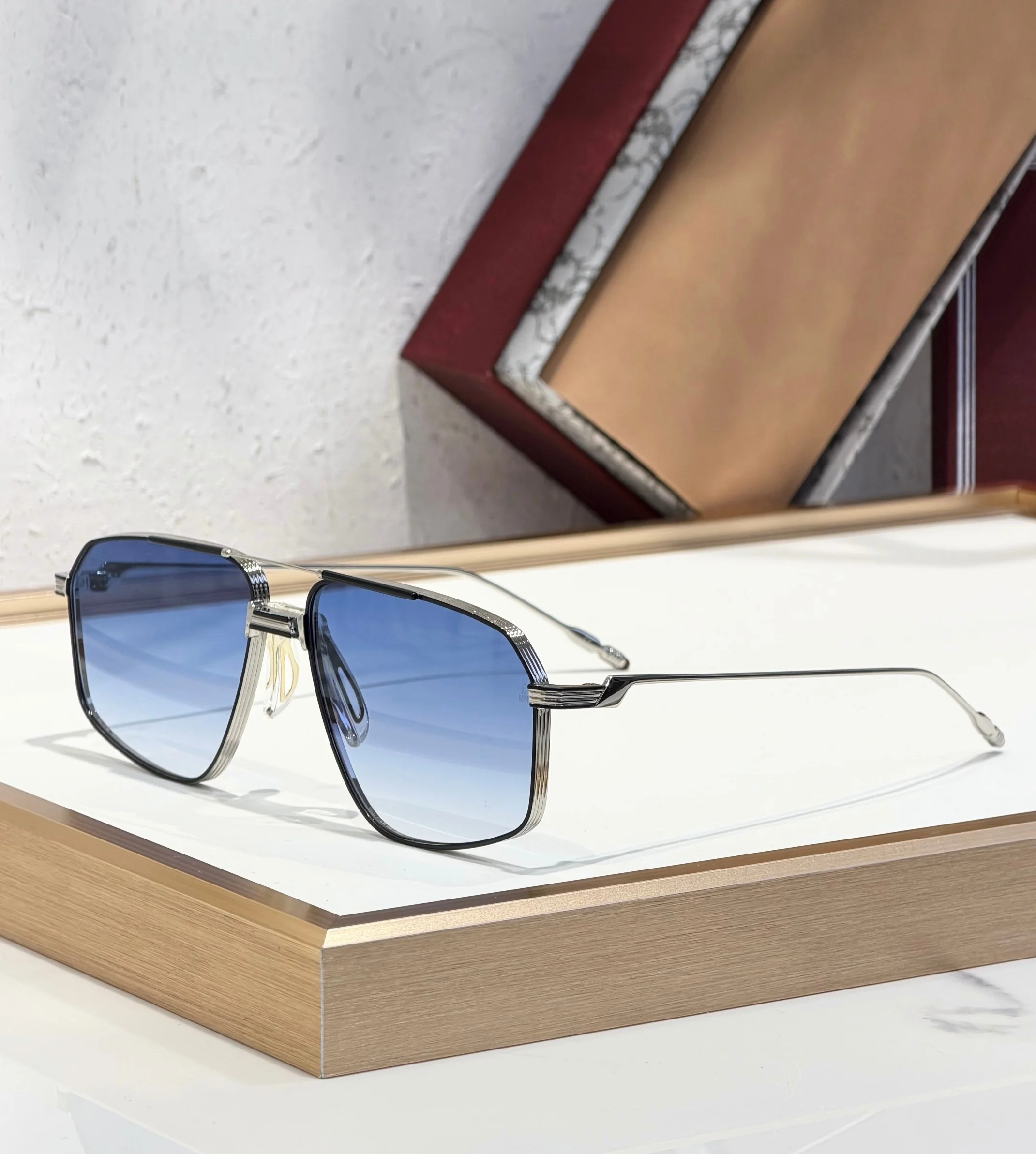 

JAGGER Oversized Aviator Sunglasses Luxury Alloy 1970s Retro Bold Sophisticated Handcrafted Nightlife Energy