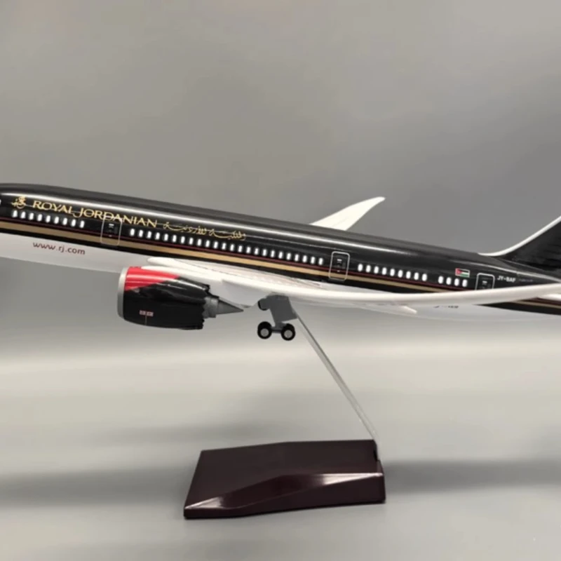 1:130 Scale Model Royal Jordanian B787 Aircraft Air Airlines With Light and Wheel Diecast Resin Airplane Collection Display Fan