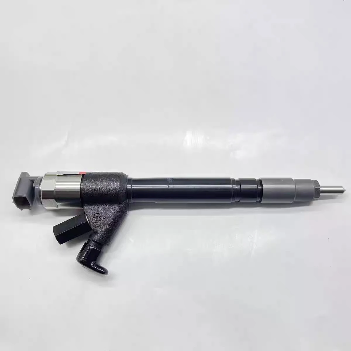 For Shangchais D6114 engine National three countries four countries five electric nozzle assembly 095000-6791 for XCMGs crane