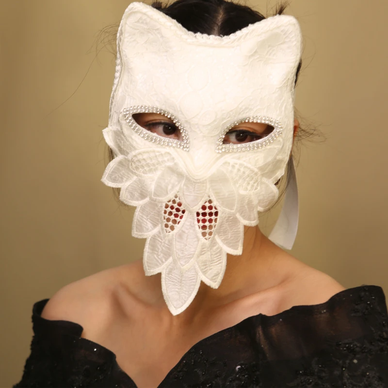 Masque de visage complet en dentelle creuse fait à la main pour hommes et femmes, même matériau plastique, décoration d'Halloween, accessoires de performance de fête de danse