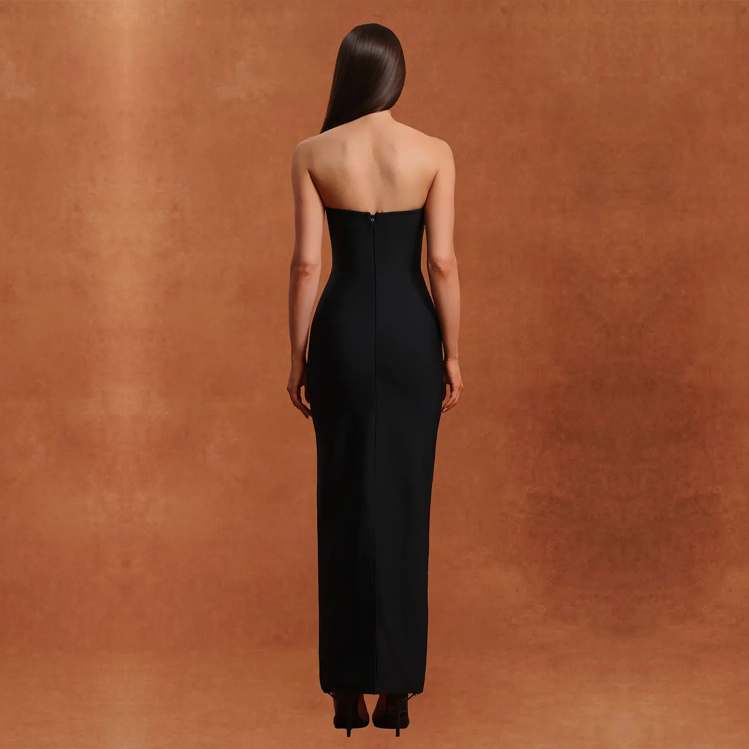 ชุดราตรีสไตล์ใหม่แบบดารา สีดำ ประดับเพชรระยิบระยับ ดีไซน์หรูหรา ยาว