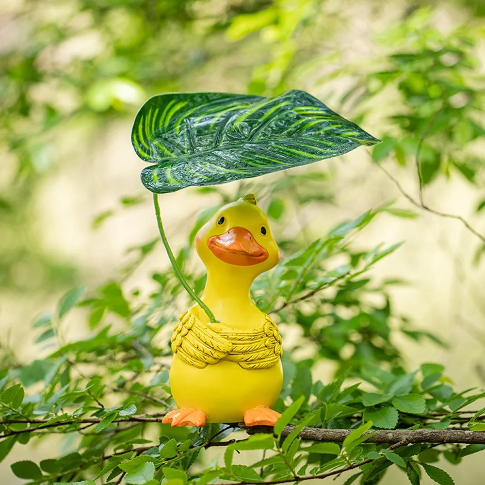 

Durable Cartoon Umbrella Holding Duck Statue Handmade Resin Leaf Duck Figurine Decorative Garden Animal Statue Gift Giving
