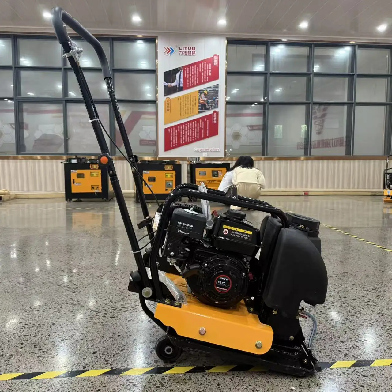 Compactor de terra do compactador concreto da placa do vibrador do motor resistente 6.5HP modelo ZX-C90T para venda