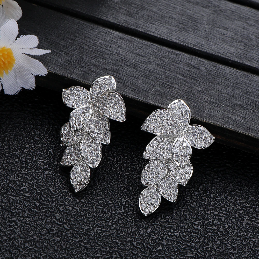 New Fashion Zircon Plant leaves light luxury Super Flash Earrings Versatile Temperament Dress For Women E1697