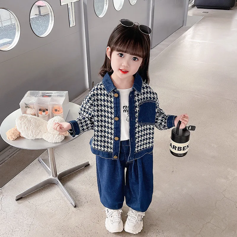 

Комплект джинсовой одежды для девочек, осень 2025, новая модная осенняя клетчатая одежда из двух предметов для маленьких девочек, шикарная и повседневная одежда