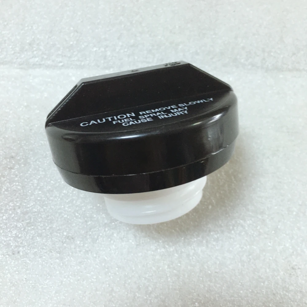 

7113340 Fuel Cap for Loader 641 643 645 721 730 731 741 743 751 319 321 331 443 453 463 543 553 631
