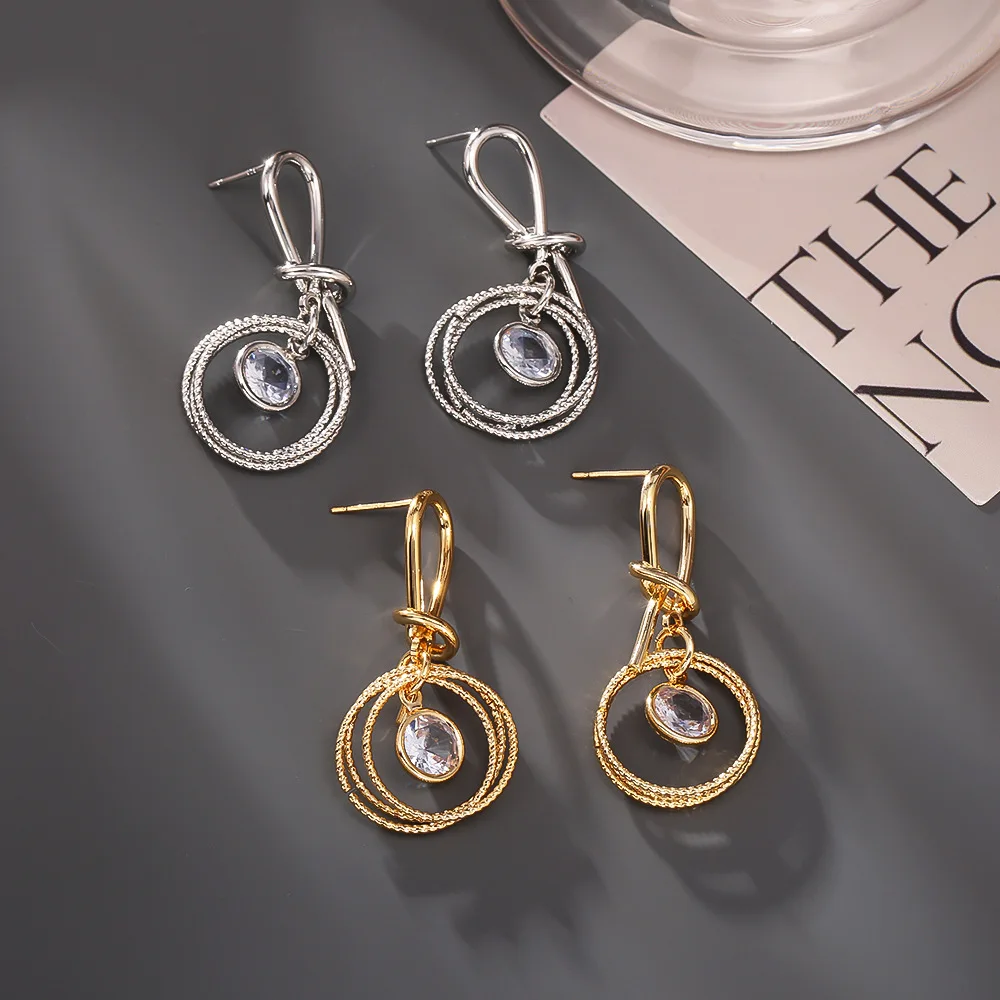 

Fashionable, exquisite and simple, multi-layered hoop diamond earrings, high-end niche, light luxury, versatile long earrings.