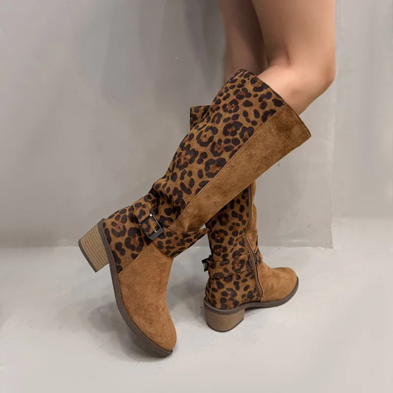 2026Hot Sale New Leopard Spliced Metal Buckle High Boots Fashion Round Toe Suede Side Zipper Non-Slip Single Boot，Plus-size36-43
