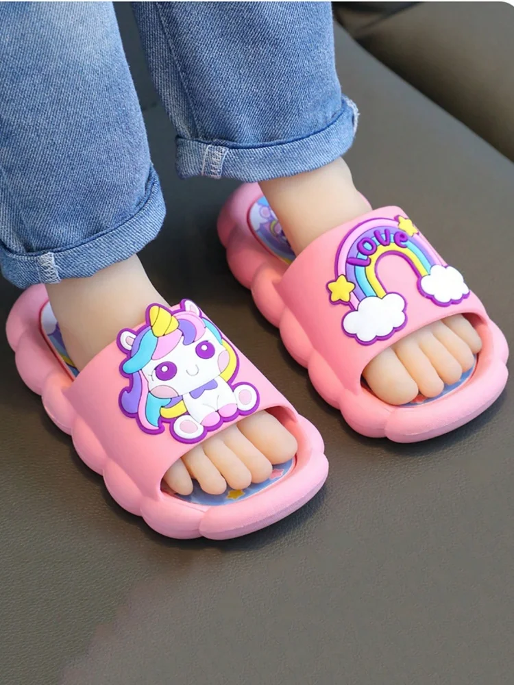 Pantofole estive per bambini slip-on ragazze bambino suole morbide antiscivolo nuvola arcobaleno unicorno cartone animato bagno pantofole da casa