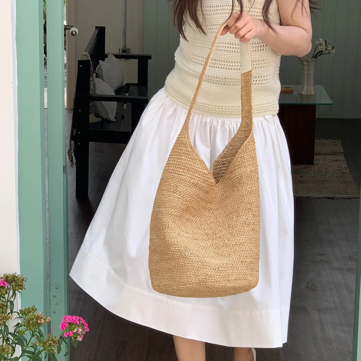 Lafite grass shoulder bucket straw bag, advanced woven bag, women's large-capacity practical, foreign-style versatile bag