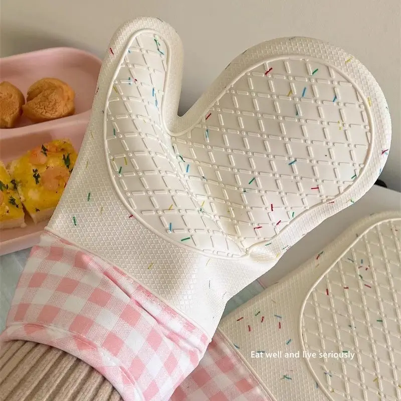 Sweet Silicone Gloves, New Pink Plaid with Cotton Anti Slip and Heat-resistant Microwave Gloves, Anti Scalding Heat Insulation