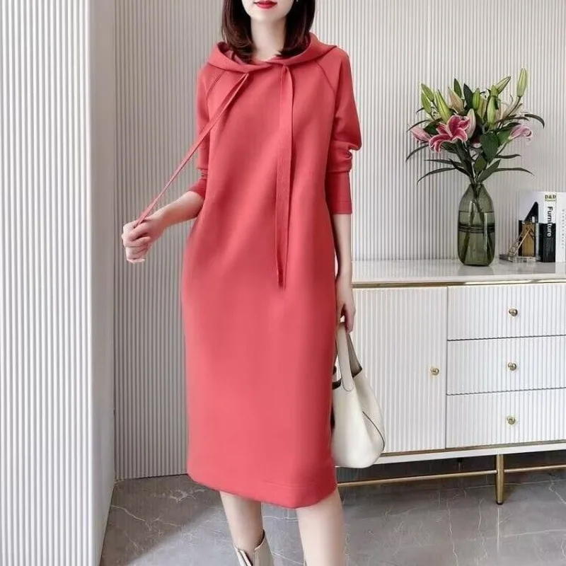 ชุดเดรสฤดูใบไม้ร่วงใหม่ผู้หญิงขนาดใหญ่ลําลองหลวมแลดูผอมและเสื้อสเวตเตอร์ยาวปานกลาง Bottoming