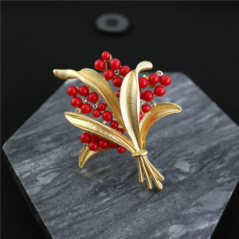 Retro Red Plant Brooch, Female Coral Red Pearl Brooch, Decorative Pin