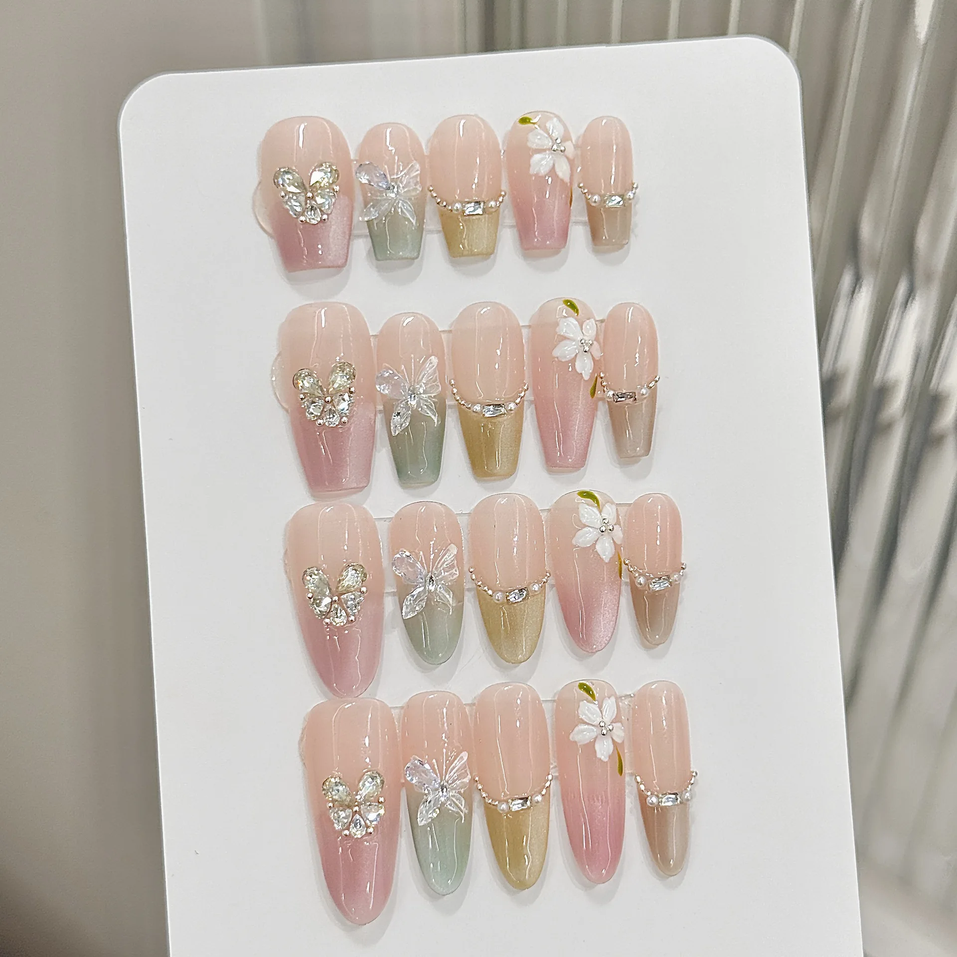 10 قطعة الصحافة اليدوية على الأظافر الوردي الأخضر الفرنسية عين القط الأظافر وهمية يمكن ارتداؤها قابلة لإعادة الاستخدام الأظافر الكورية كاذبة مع ديكور الفراشة #1