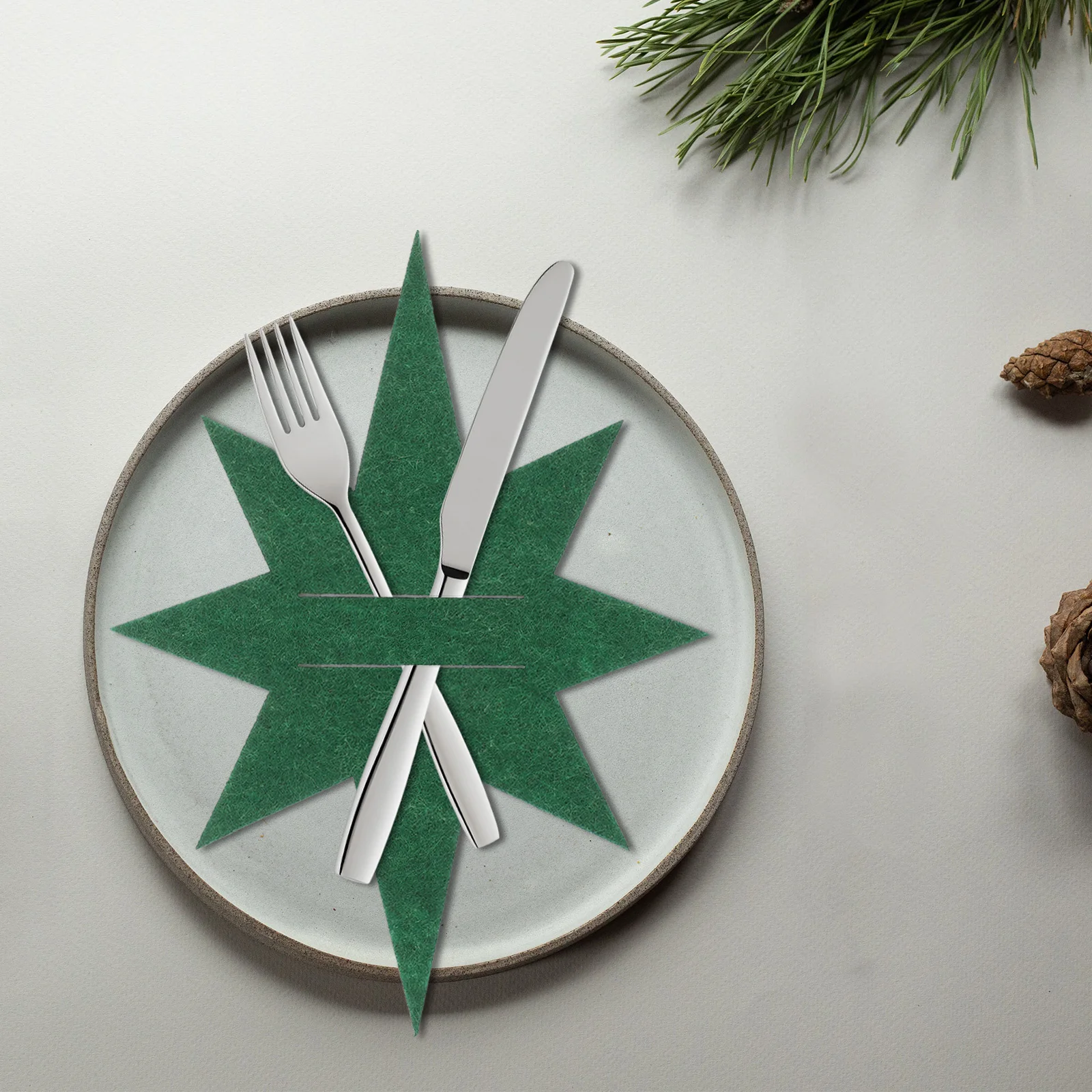 

8Pcs Christmas Tree Shape Cutlery Holder Bag Tableware Storage Party Favor Holiday Celebration Decor Cutlery Holder for Party