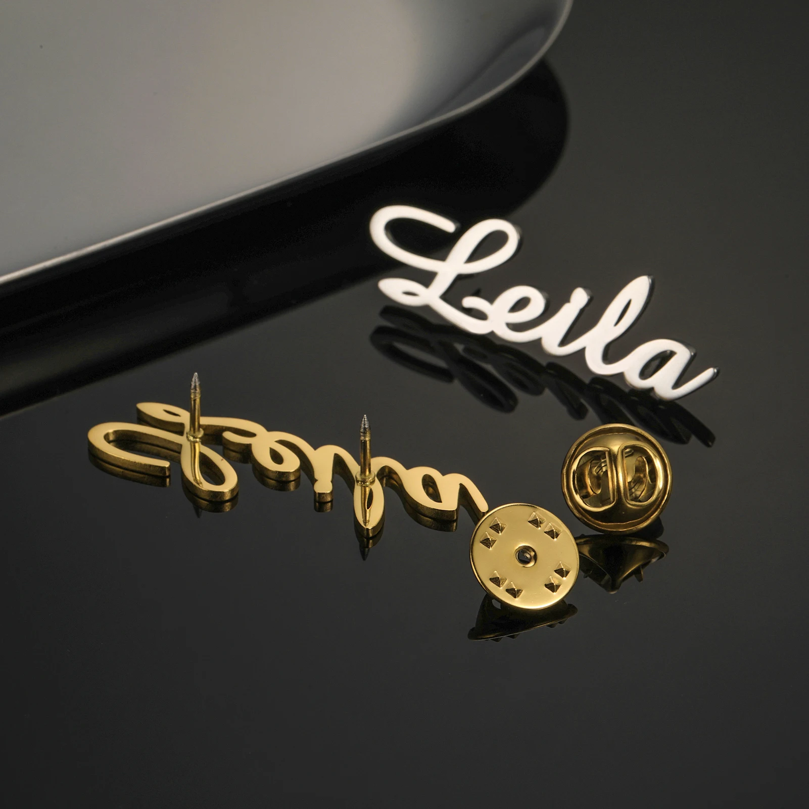 Skyrim Personalisierte Namensbrosche aus Edelstahl, Individuelles Namensschild, Trendiger Schmuck, Geschenk für Frauen und Männer – Detail 11