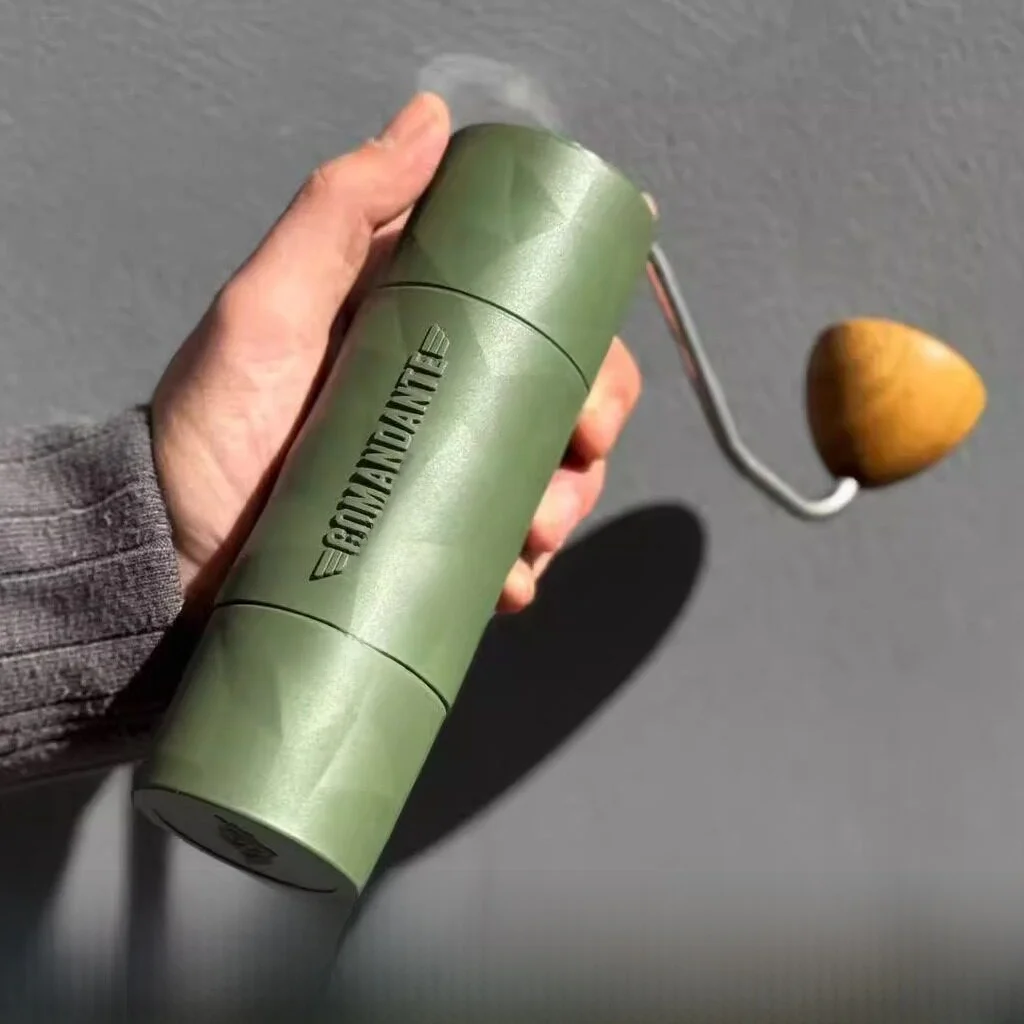 

Ручная кофемолка Comandante Trailmaster из нержавеющей стали для кемпинга и походов