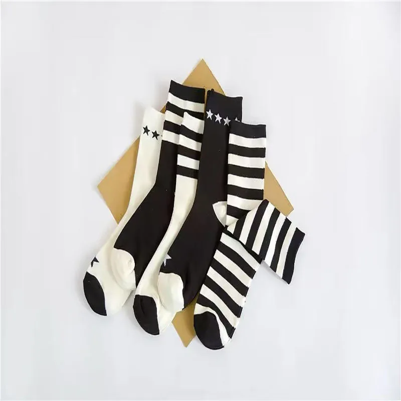 Chaussettes tube rayées drôles pour hommes, Harajuku, étoile, blanc, noir, mode américains des amoureux, hipster, planche à roulettes, livraison directe, lot de 5 paires