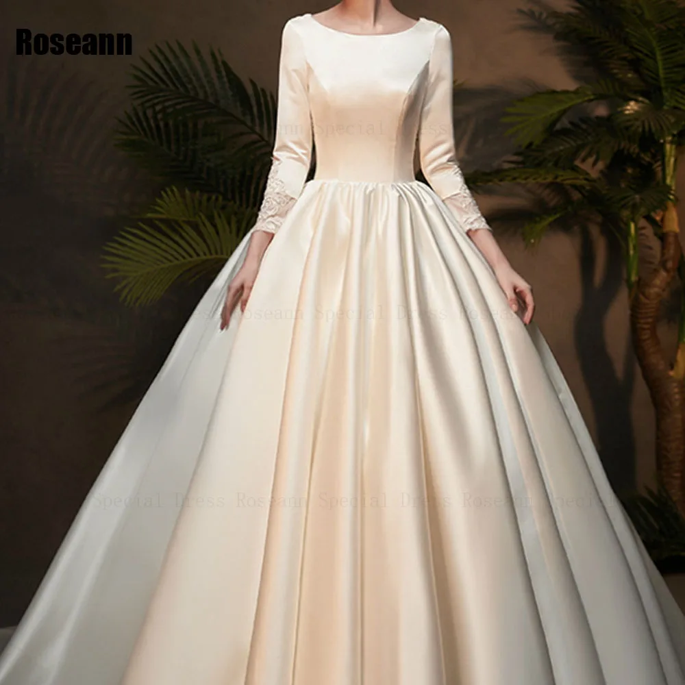 ชุดแต่งงานมุสลิมแบบสั่งตัดทรงเอไลน์สีงาช้าง แต่งลูกไม้ กระดุม ผ้าพลีท คอทรงโอ ผ้าซาติน ชุดเจ้าสาวยาวลากพื้น