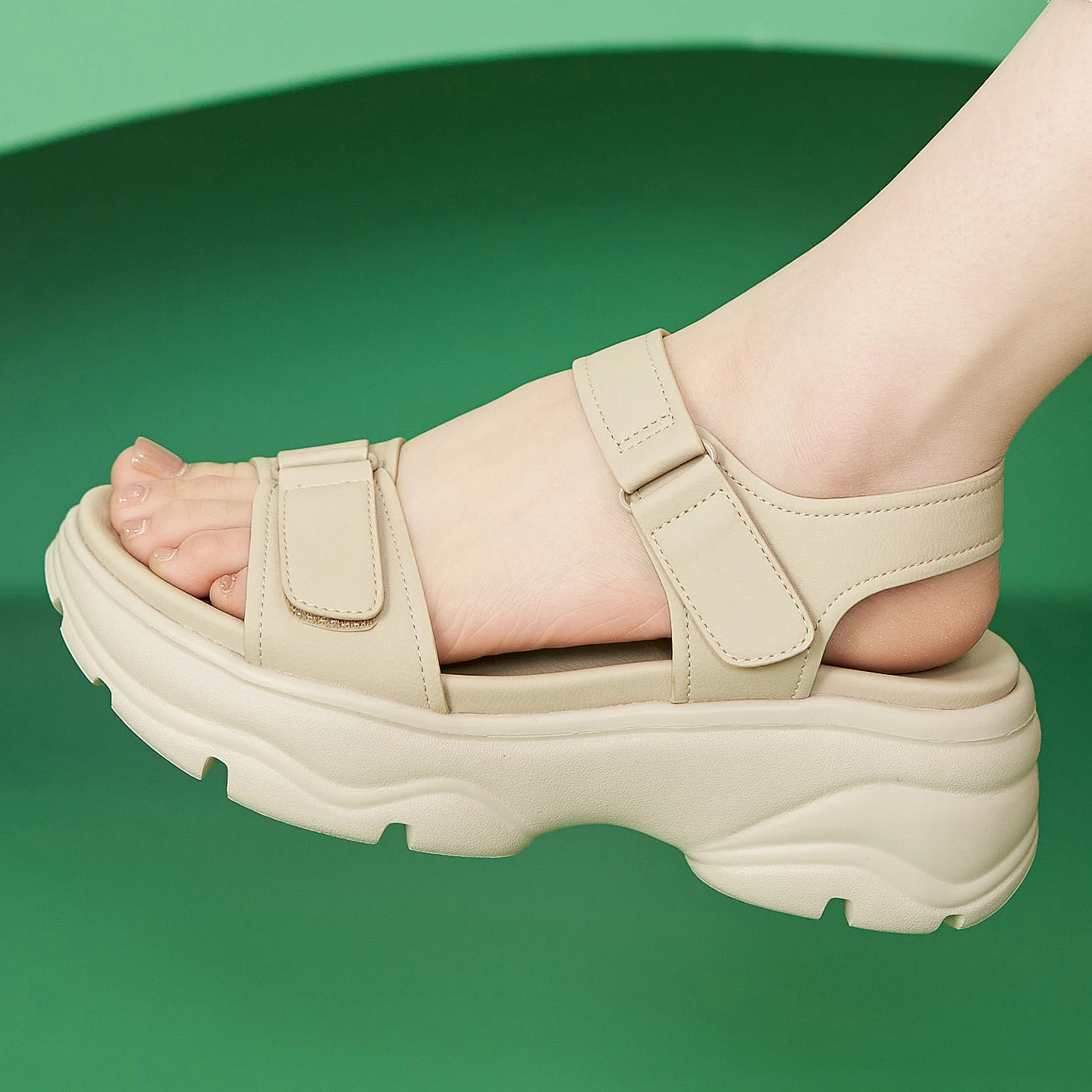 Brand Designer Thick soled sandals women's summer model super lightweight increased height sloping heel soft sole cool slippers