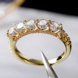 Nieuwe 4MM Titanium Stalen Ring Enkele Rij Zirkoon Goud Kleur Glad Eenvoudige Bruidspaar Ringen voor Vrouwen of Mannen Ringen Sieraden Gift