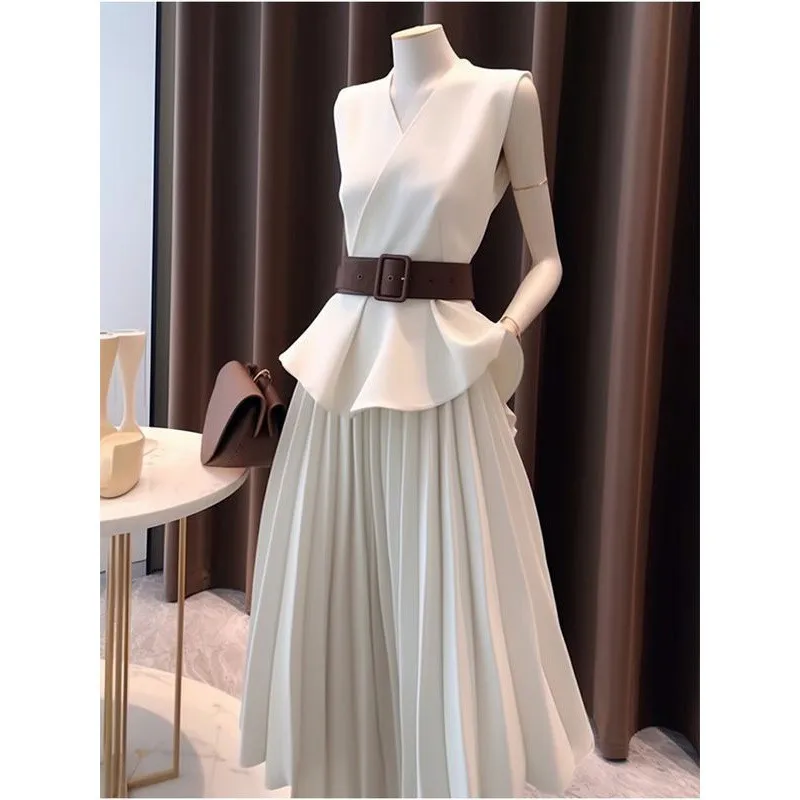 Suit women\'s 2024 new summer fashion design sense capable temperament small fragrance sleeveless suit top skirt