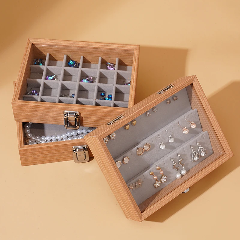 Jewelry box with covered beads, ring, necklace, storage box, earrings, earrings, bracelets, jewelry box