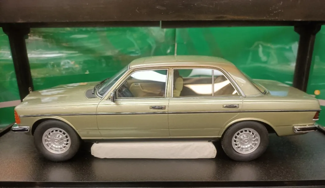 Cult 1:18 For 280E W123 1976 Classic Cars Limited Edition Resin Metal Static Car Model Toy Gift