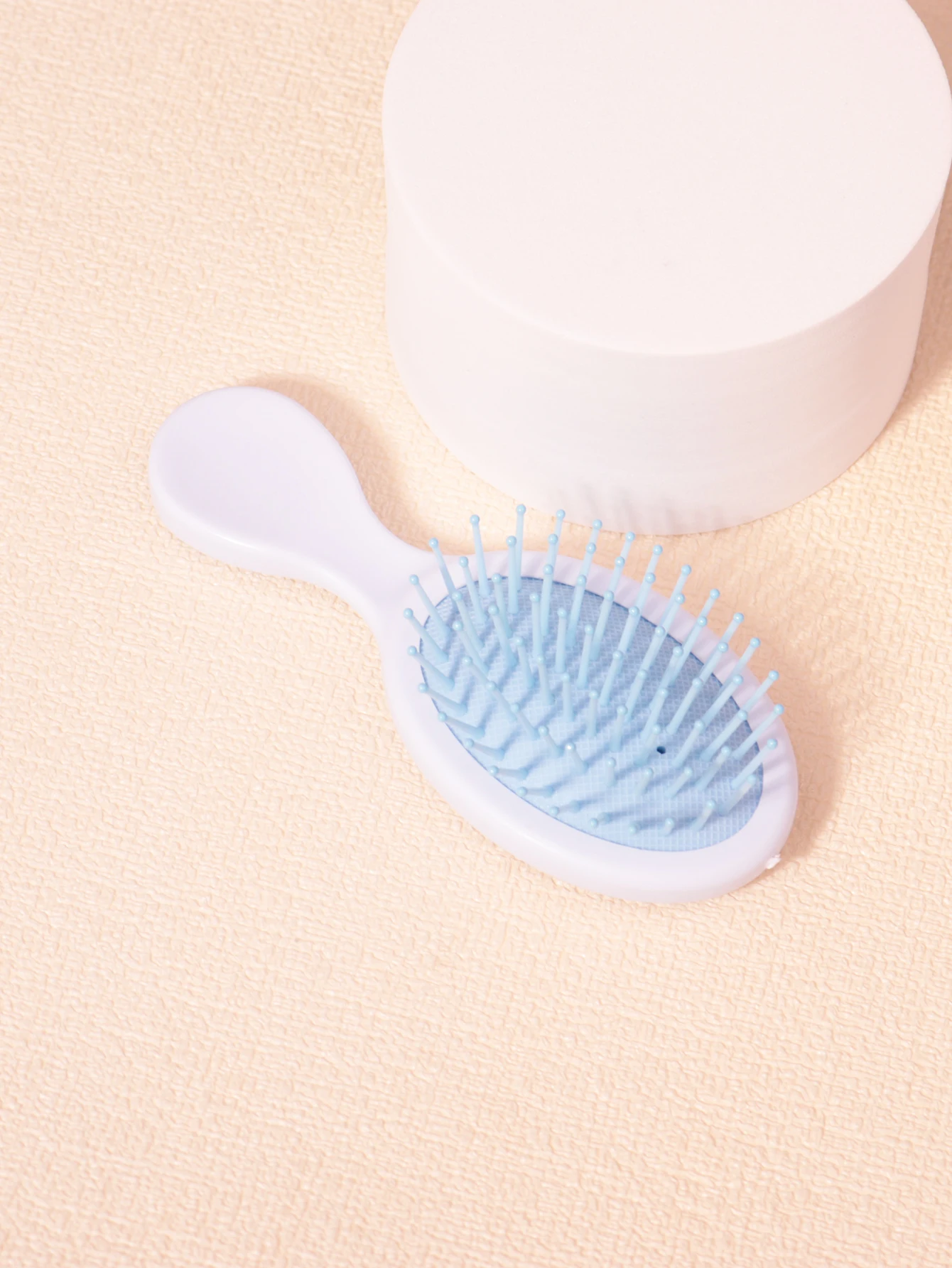 1 piece of women\'s cartoon candy colored air cushion comb with anti-static and easy to carry air cushion massage comb