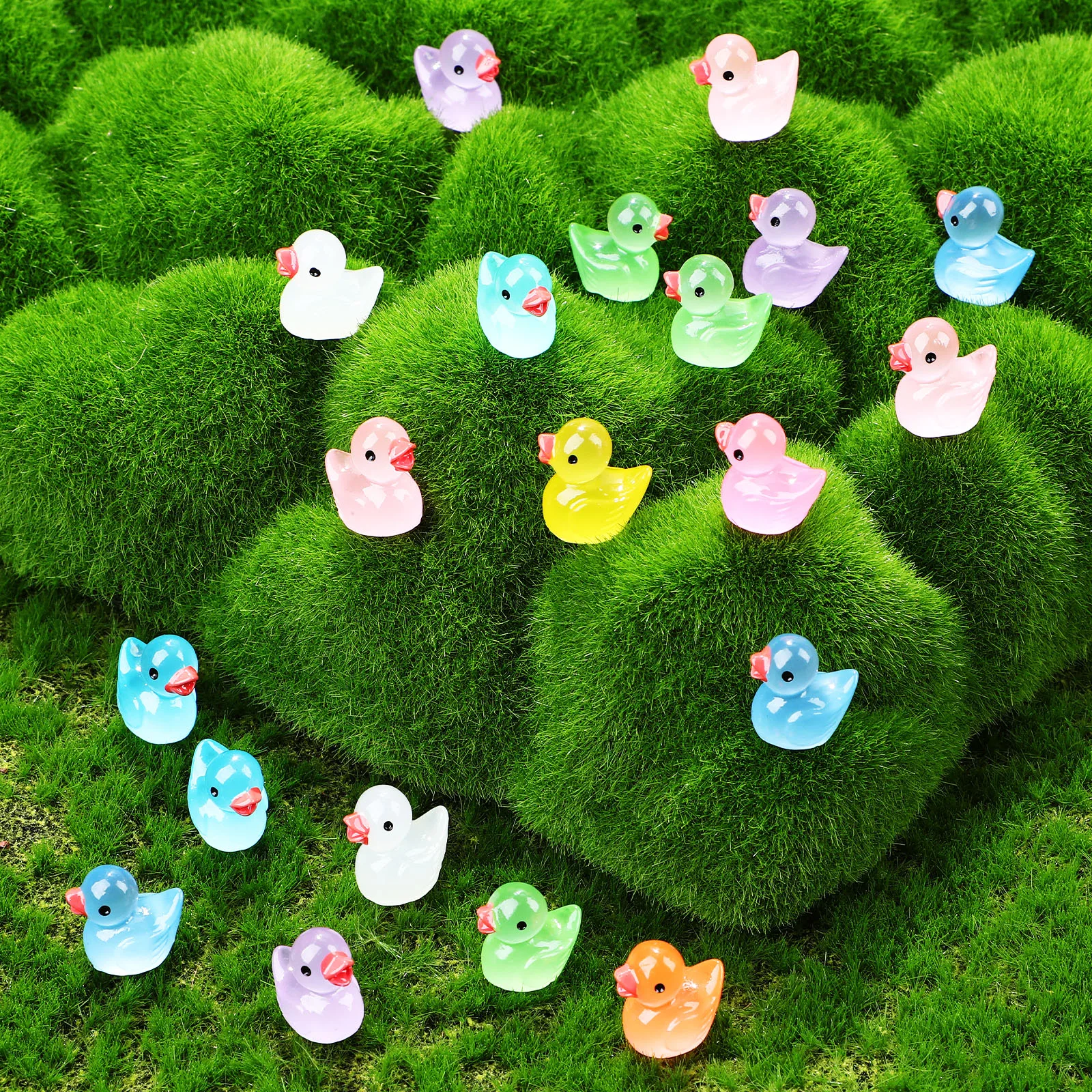 

150 pcs Glow In The Dark Mini Ducks Resin Small Yellow Duck Figurines Cute Desktop Party Decoration Miniature Luminous Tiny