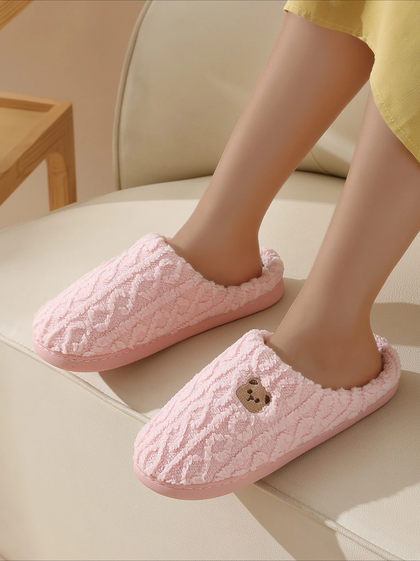 

Зимние теплые тапочки, женские плюшевые домашние тапочки из нечеткого меха с медведем, женская термодомашняя обувь, пушистые шлепанцы на плоской платформе, пушистая