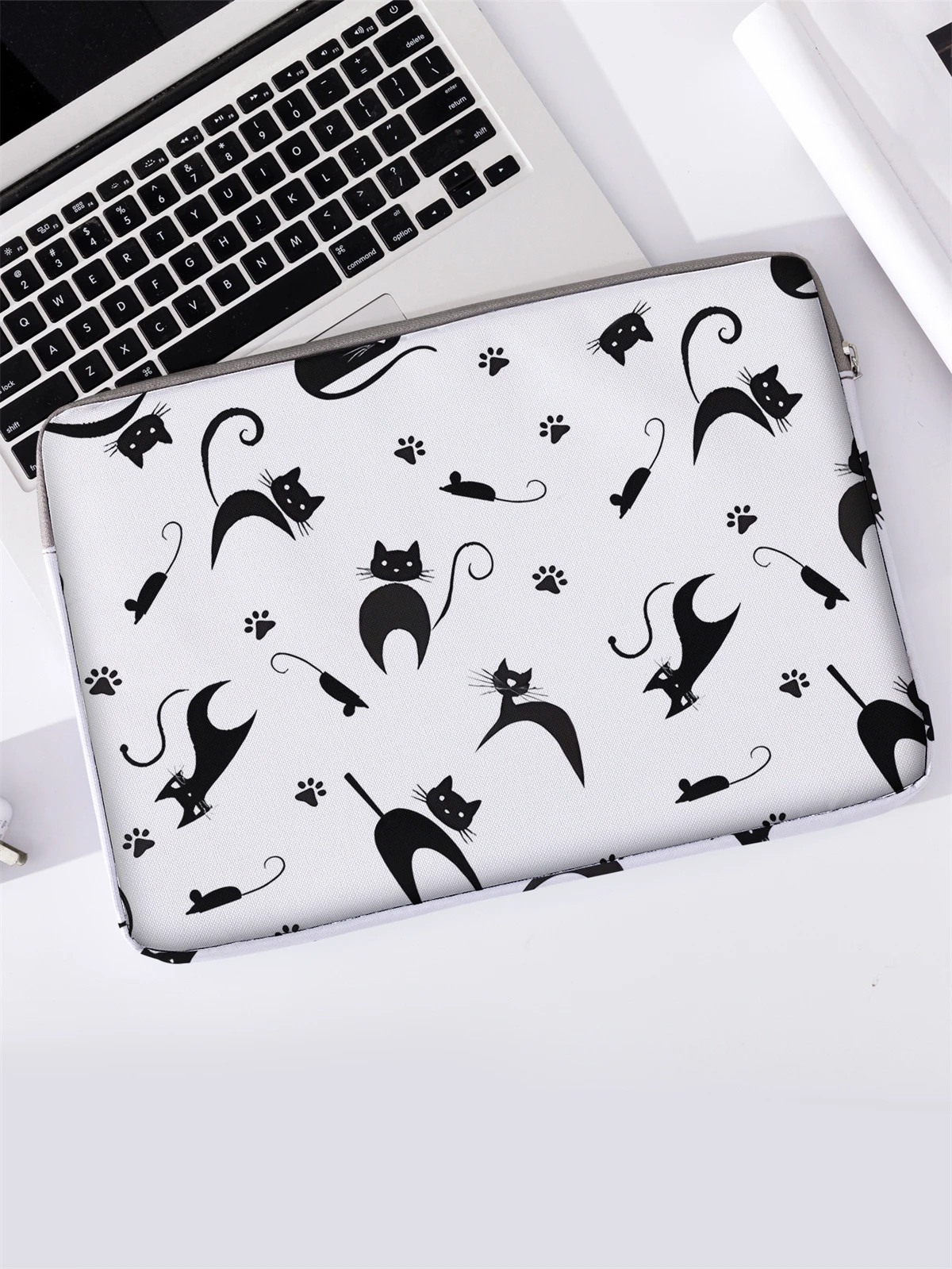 Laptop bag and briefcase with cat and mouse pattern, suitable for 14 inch laptops