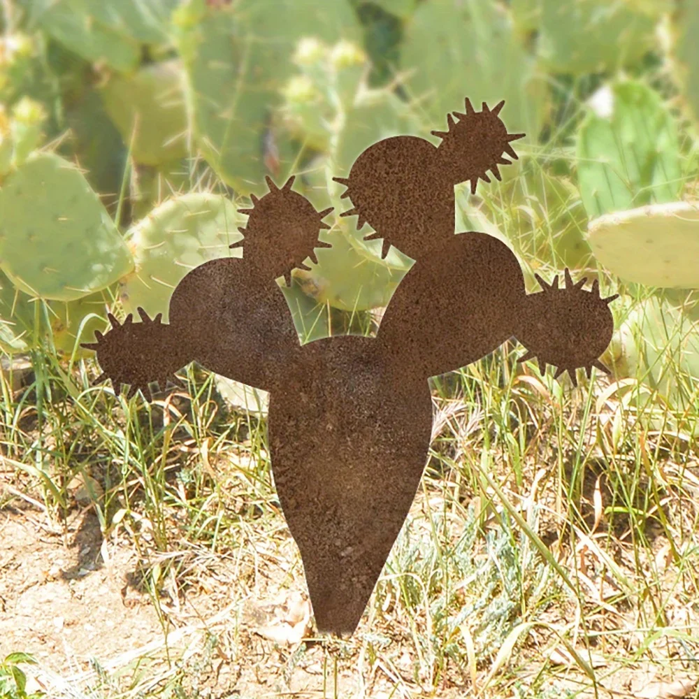 One-Piece Rusted Metal Garden Decoration in the Shape of a Cactus – a Desert Garden Stake with Southwestern Succulent Patterns, for Terrace Decoration