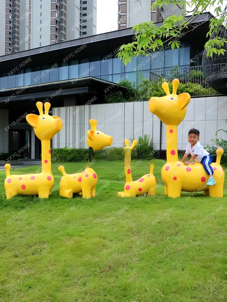 A  Animal Grass-Planting Skin Giraffe Sculptured Ornaments Outdoor Landscape Garden Lawn Layout